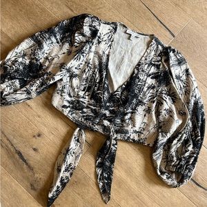 Shana Joy linen and black printed balloon sleep cropped top
